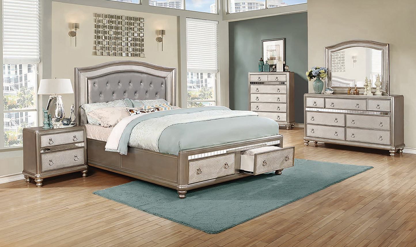 Daliah Glam Style Queen Bedroom Set - Silver & Mirror