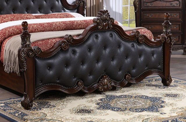 Cremona Traditional Queen Poster Bedroom Set - Dark Cherry & Black