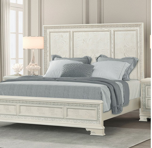 Stella Mia Traditional Queen Bed, Creamy White