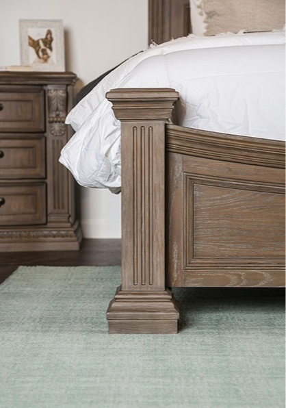 Seven Oaks Transitional Wooden Queen Bed with Dentil Molding, Weathered Oak