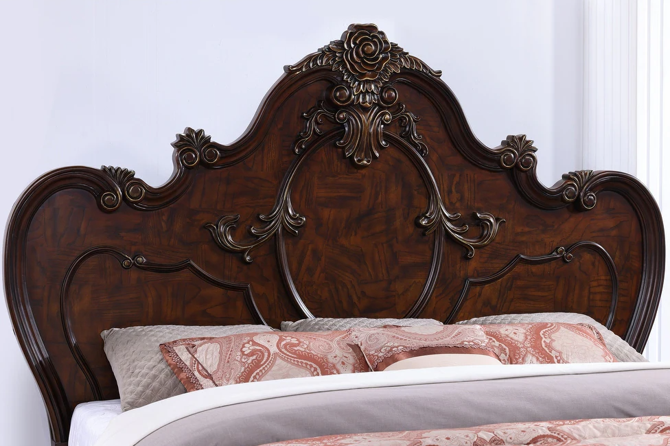 Roselli Traditional Solid Wood Bedroom Set with Carved Details