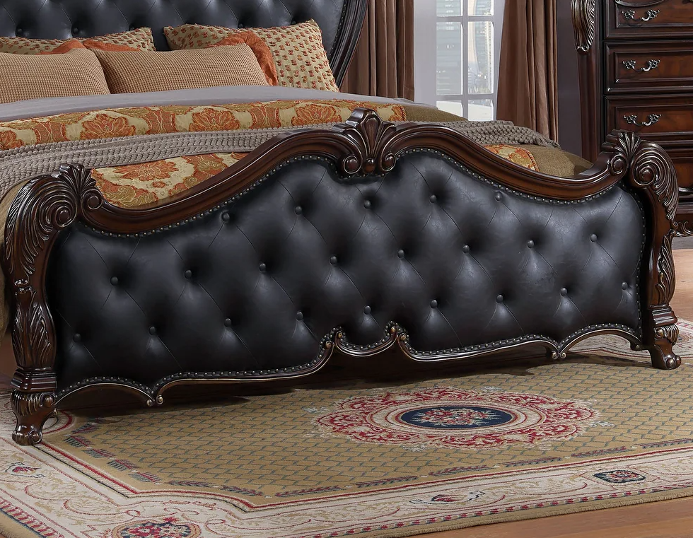 Ventresca Traditional Queen Bedroom Set in Dark Cherry