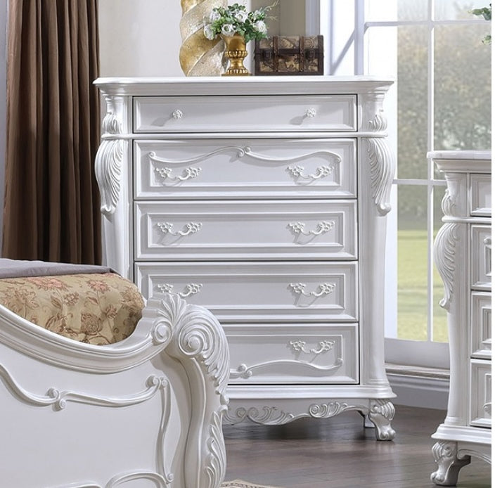 Ventresca Traditional Queen Bedroom Set in Pearl White