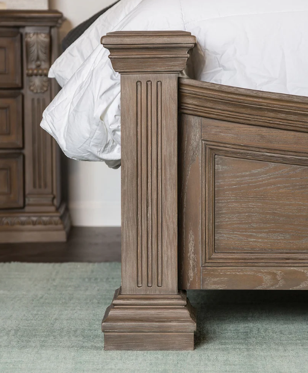 Seven Oaks Transitional Wooden Queen Bed with Dentil Molding, Weathered Oak