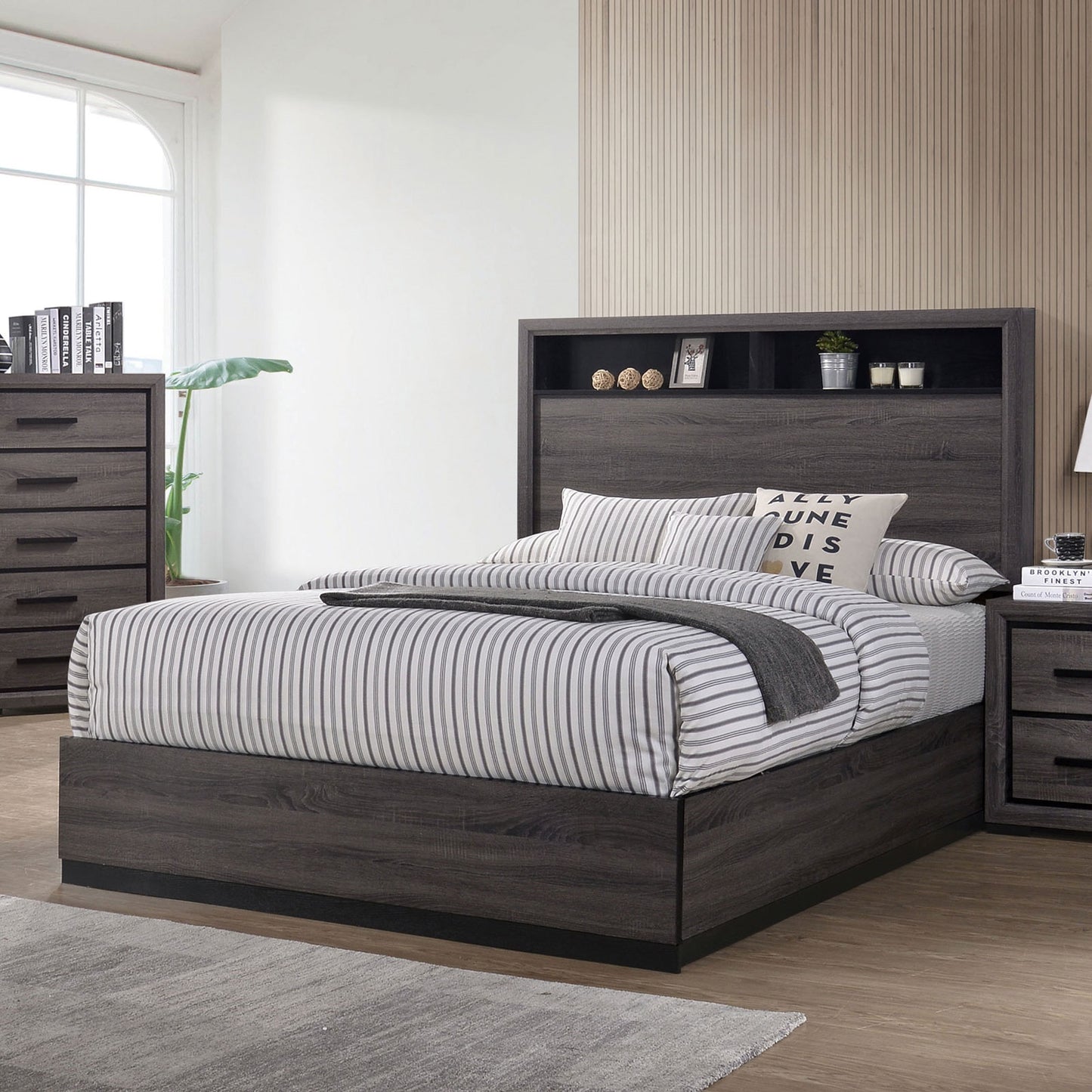 Conwy Queen Bed in Gray Oak Finish