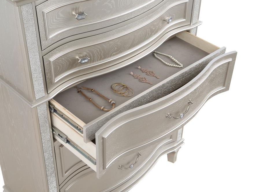 Quinn 5 Drawer Glam Chest with Hidden Drawer in Silver Oak